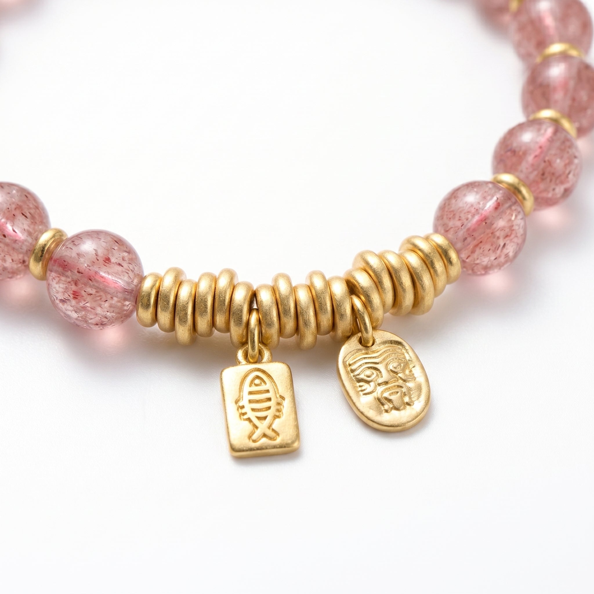 Mio&Gem strawberry quartz bracelet Origin design detail · 8mm main stone, 18k gold-plated coiled spacer beads, wealth-motif charm